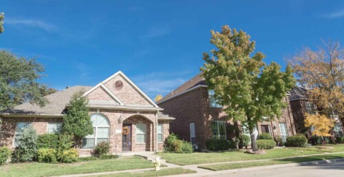 Residential Homes in Sunny Dallas Fort Worth Neighborhood